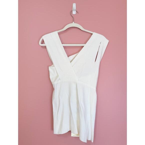 GOTHA AFTERSIX Tops - GOTHA Aftersix White Knit Peek-a-Boo Tank Top Size Medium